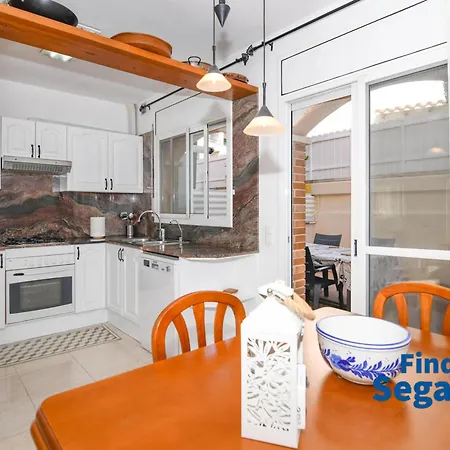 Hotel Casa El Vendrell, 3 Dormitorios, 6 Personas - Es-320-9 *